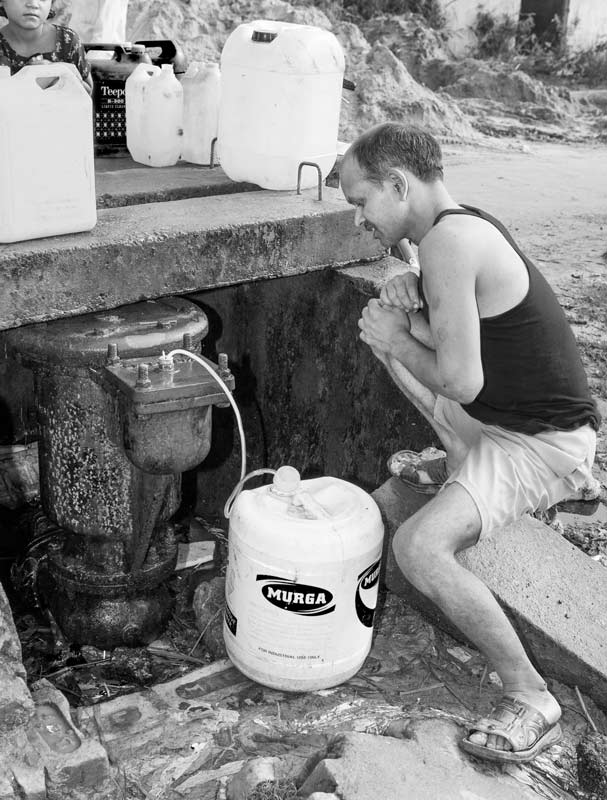 Men and Drinking Water Procurement - Pilfering some cans of drinking water for home use from a valve on the main pipeline in South East district, National Capital Territory of Delhi